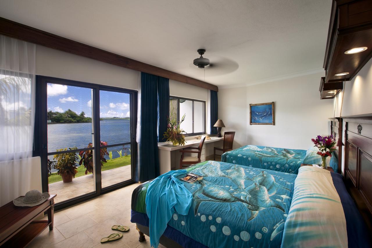 Manta Ray Bay Resort Колониа Экстерьер фото