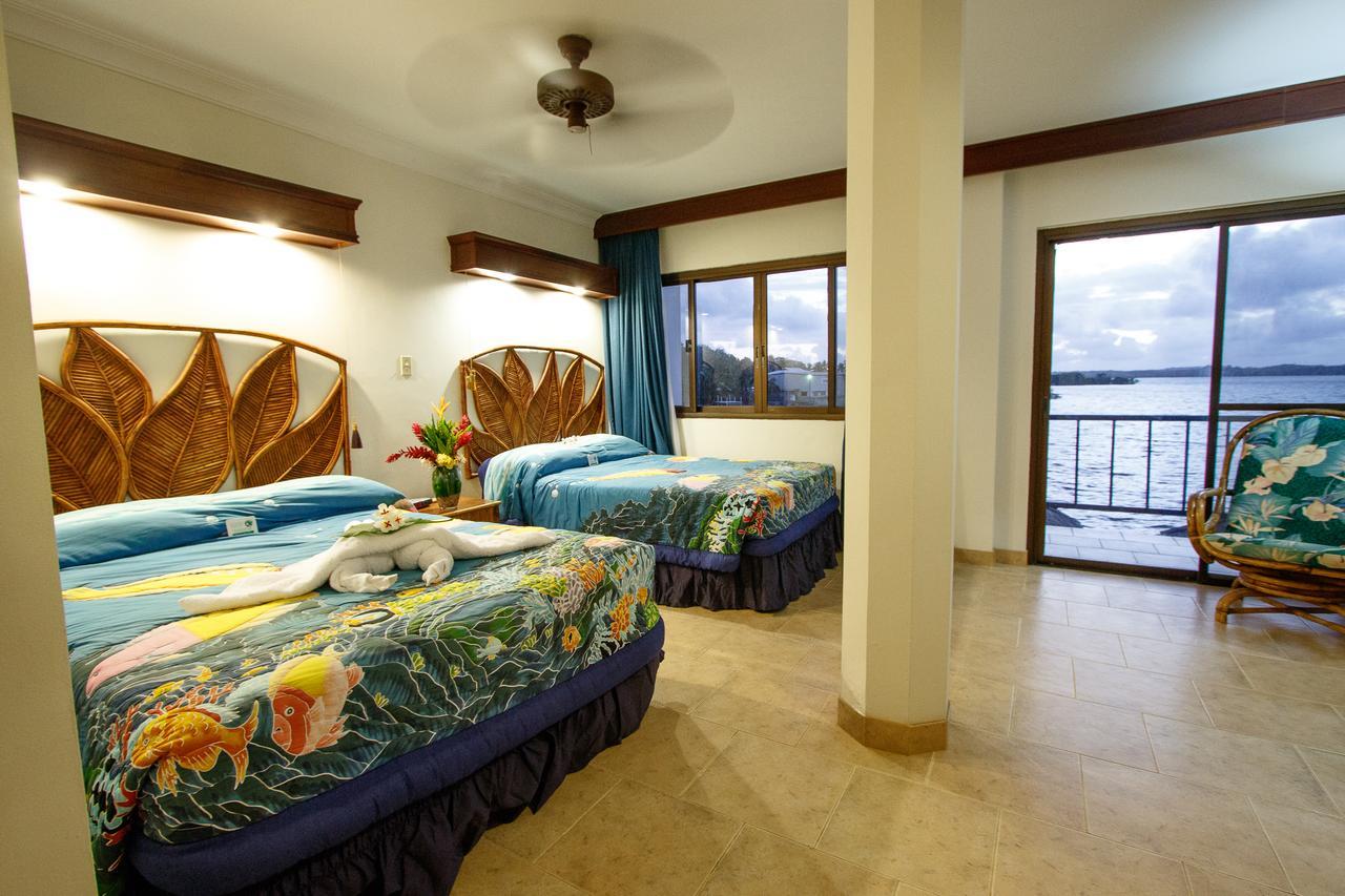 Manta Ray Bay Resort Колониа Экстерьер фото